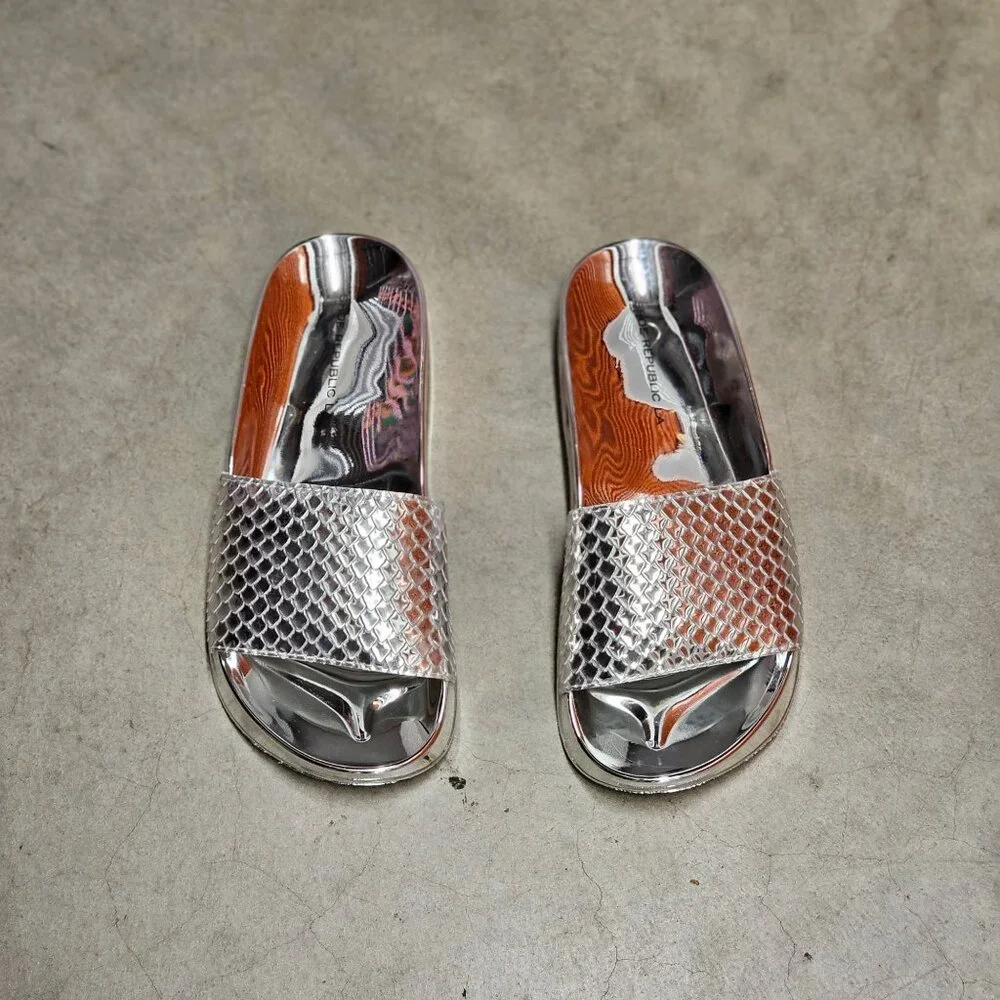 Metallic Silver Open-Toe Slide Sandals With Textured Upper & Clear Rubber Soles
